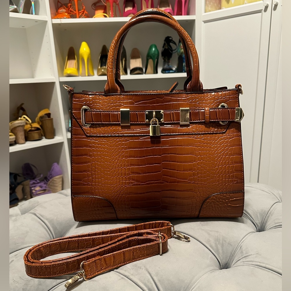 🔥Rich Looking Faux Leather Bag